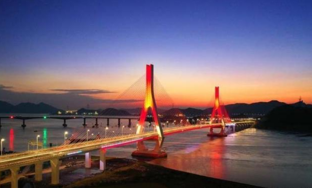 惊艳世界的中国大桥，基建大国跨越山海的硬核浪漫，外国人羡慕了