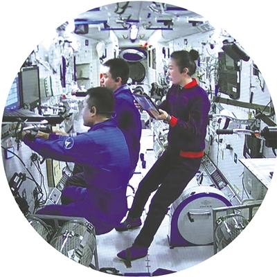 神舟十三号三位航天员的太空旅程过半空间站生活 忙碌又精彩（科技视点）