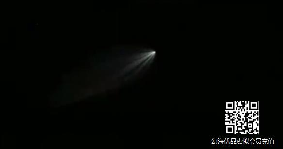 新疆多地拍到巨大发光不明飞行物！飞行速度极快！